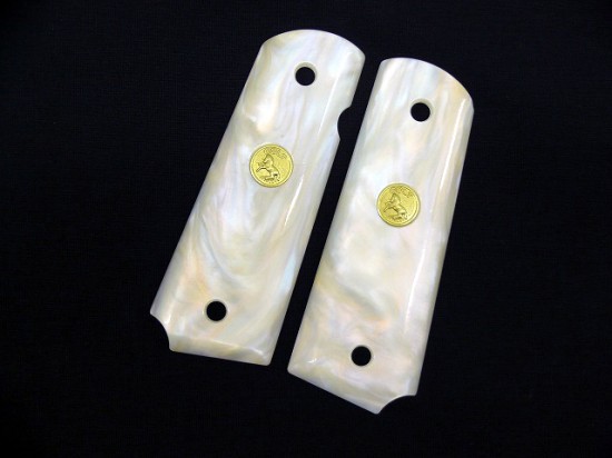 [キャロムショット] 45AUTO ホワイトパール inメダル (新品)