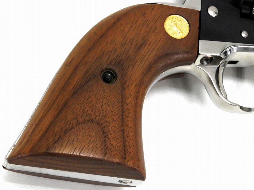 [タナカ/HWS] SAA.45 ファストドロウカスタム Coltロゴメダリオン木製グリップ (中古) 製品詳細画像6 Colt社ロゴメダリオンが入った木製のグリップ。