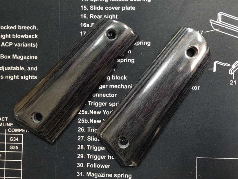 [アルタモント] M1911 ガバメントフルサイズ用 木製グリップ スムース 黒/ブラック (新品取寄)