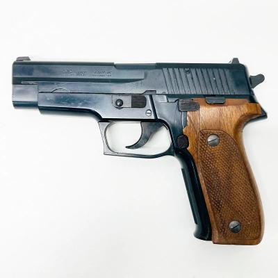 [タナカ] SIG SAUER P226 ガスブローバック 木製グリップカスタム 箱違い スペアマガジンガス漏れ少し (中古)サブ画像へ1
