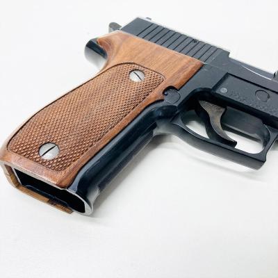 [タナカ] SIG SAUER P226 ガスブローバック 木製グリップカスタム 箱違い スペアマガジンガス漏れ少し (中古)サブ画像へ3