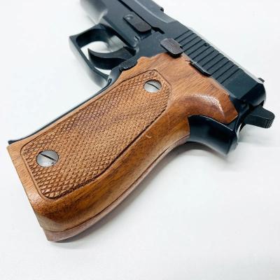 [タナカ] SIG SAUER P226 ガスブローバック 木製グリップカスタム 箱違い スペアマガジンガス漏れ少し (中古)サブ画像へ4