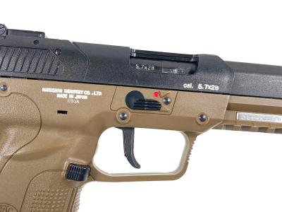 [マルシン] FN 5-7 CO2ブローバック 6mm FDE 真鍮ピストン仕様 刻印墨入れ マグキャッチ左利き スライド戻り難 (訳あり)サブ画像へ4
