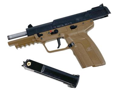 [マルシン] FN 5-7 CO2ブローバック 6mm FDE 真鍮ピストン仕様 刻印墨入れ マグキャッチ左利き スライド戻り難 (訳あり)サブ画像へ6