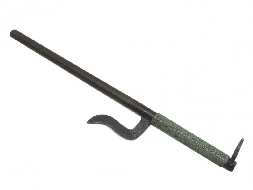 武具 鉄地十手 持ち手 銅金具に鮫皮 長さ52cm 武具 鉄地十手 持ち手 銅金具に鮫皮 長さ52cm