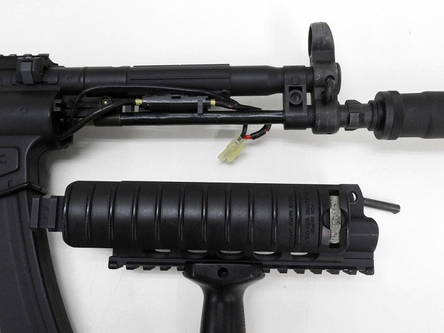 [東京マルイ] MP5 R.A.S. サプレッサー付 動作不可 (ジャンク) 製品詳細画像 配線回り
