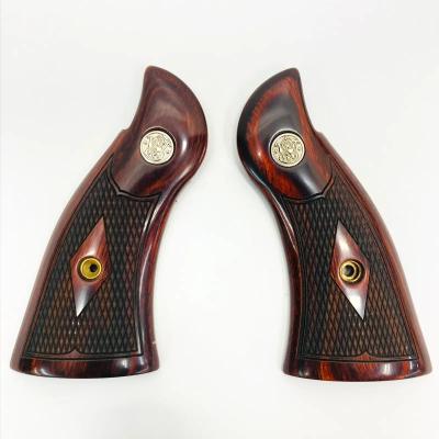 [アルタモント] S&W Kフレーム用 スクエア SVクラシックパネル メタル付 チェッカー スーパーローズ 木製グリップ (中古)サブ画像へ2