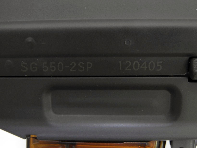[G&G] SIG SG550 スコープマウント付 やや破損有り (ジャンク) 製品詳細画像 レシーバ刻印