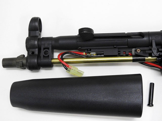 [東京マルイ] MP5A5 やや難あり スリング付 電動ガン (中古) 製品詳細画像 ハンドガード内バッテリ収納部分